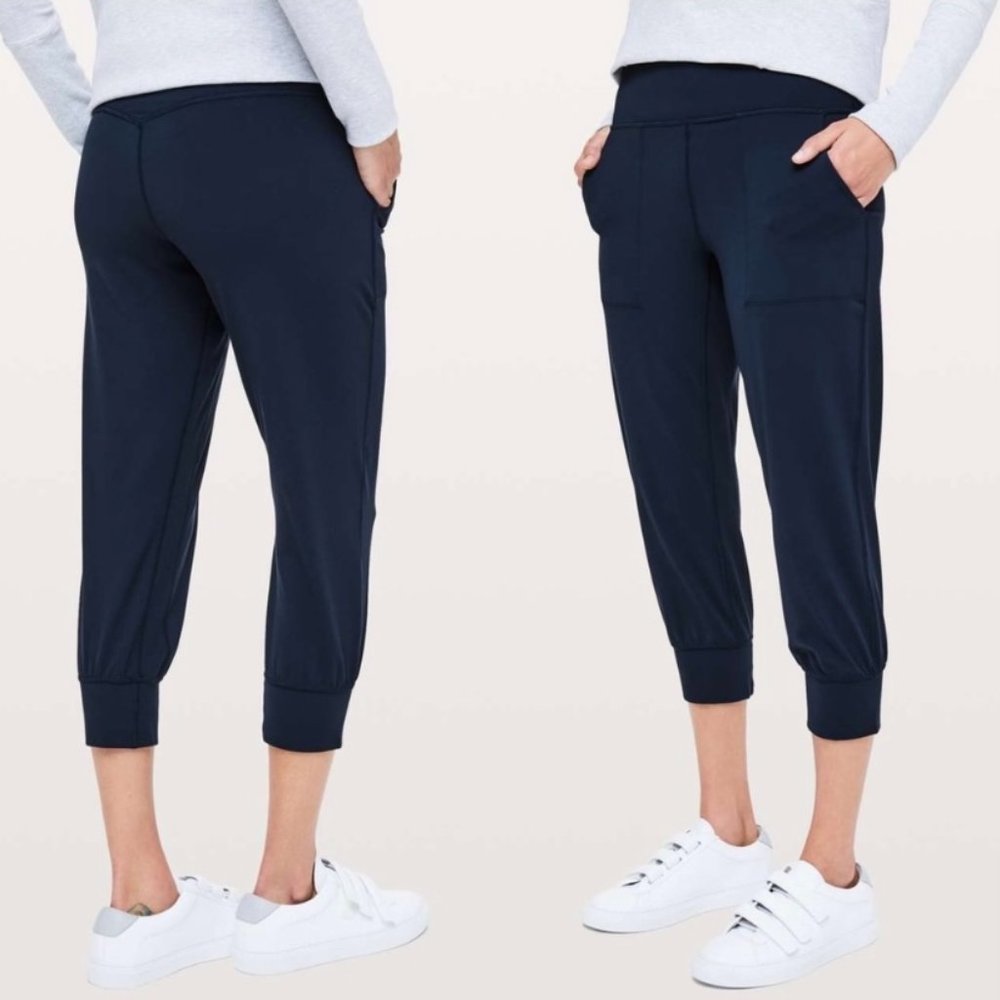 Lululemon Align Jogger Crop in True Navy